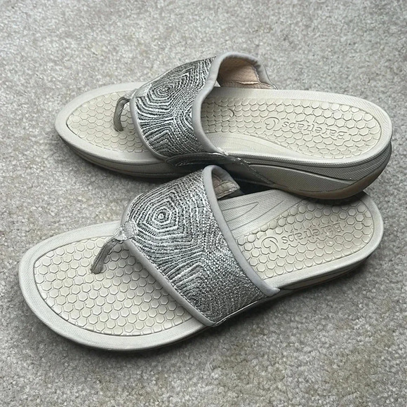 BareTraps Dasie Platform Rebound Sandals Gold Size 7.5 - Picture 1 of 6